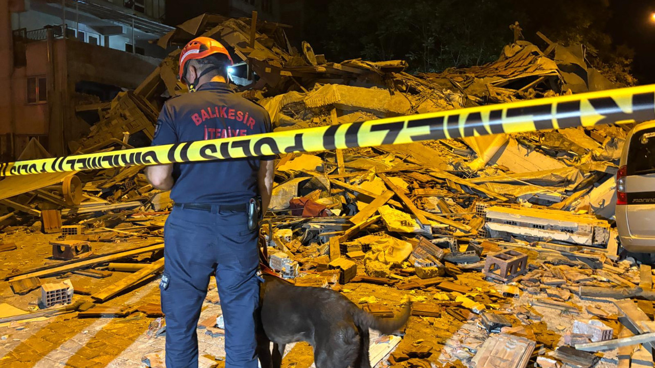 Balıkesir Sındırgı’da Deprem: Yıkılan Bina Bakın Kaç Tarihinde Yapılmış