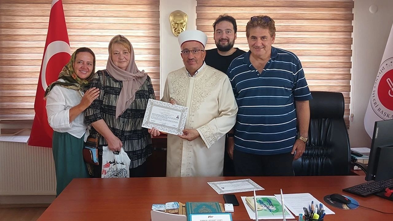 Balıkesir Erdek’te Macar Kadın Müslüman Oldu “Meryem” Adını Aldı