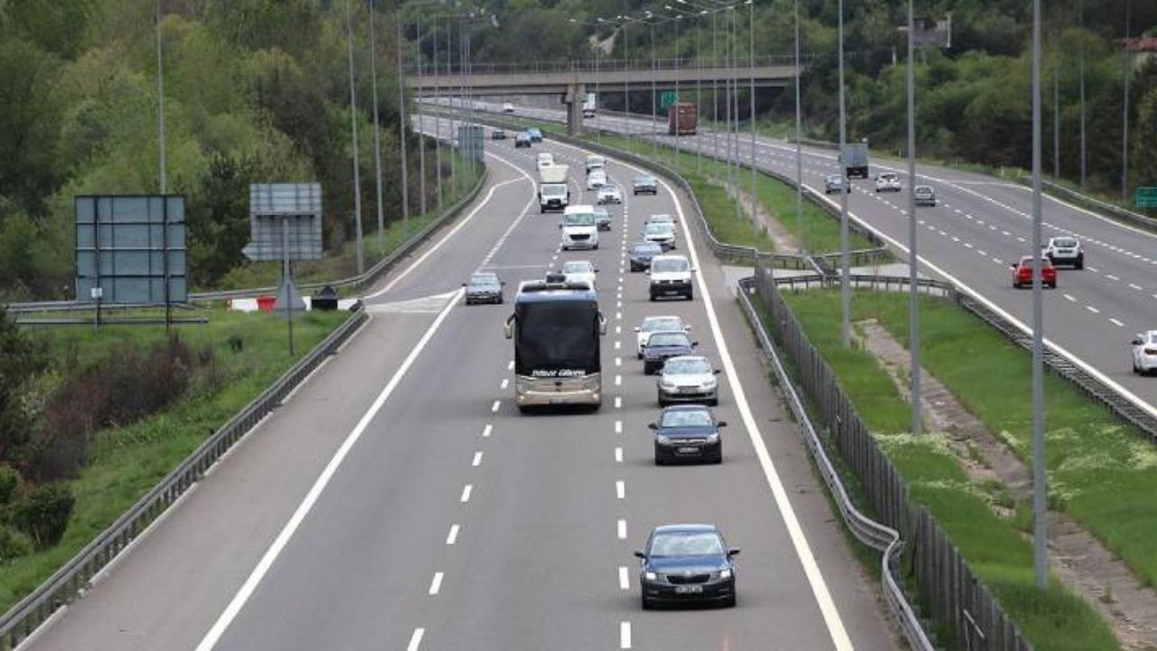 Karayollarında Hız Sınırları ve Trafik Levhaları Yeniden Düzenleniyor