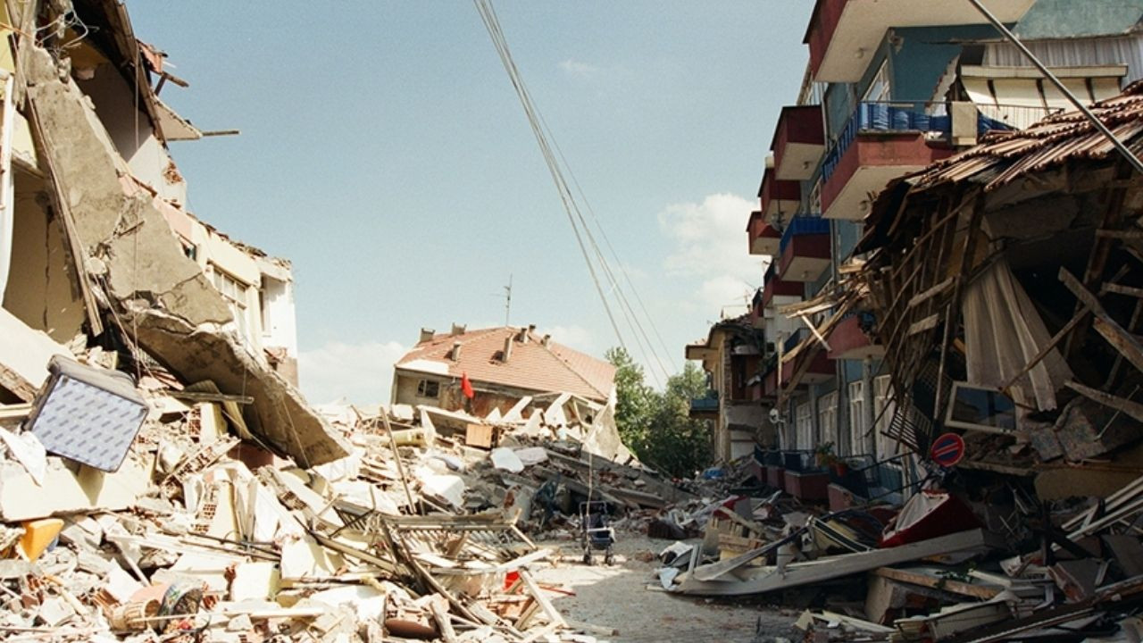 17 Ağustos Marmara Depremi'nin Üzerinden 26 Yıl Geçti