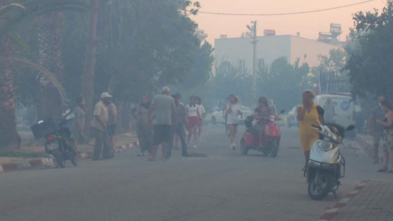 Burhaniye’de Yangın Paniği, Vatandaş Sokağa Döküldü