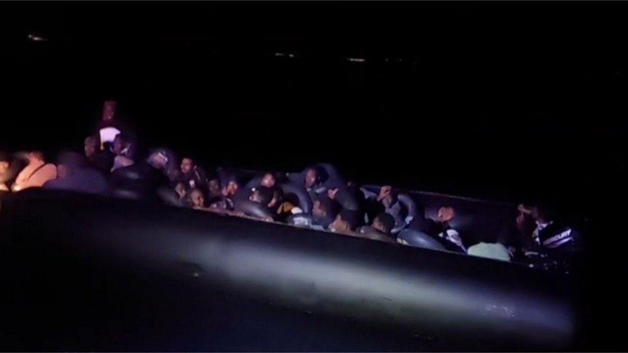 Ayvalık Açıklarında Bota Binen Göçmenler Bakın Nasıl Yakalandı!