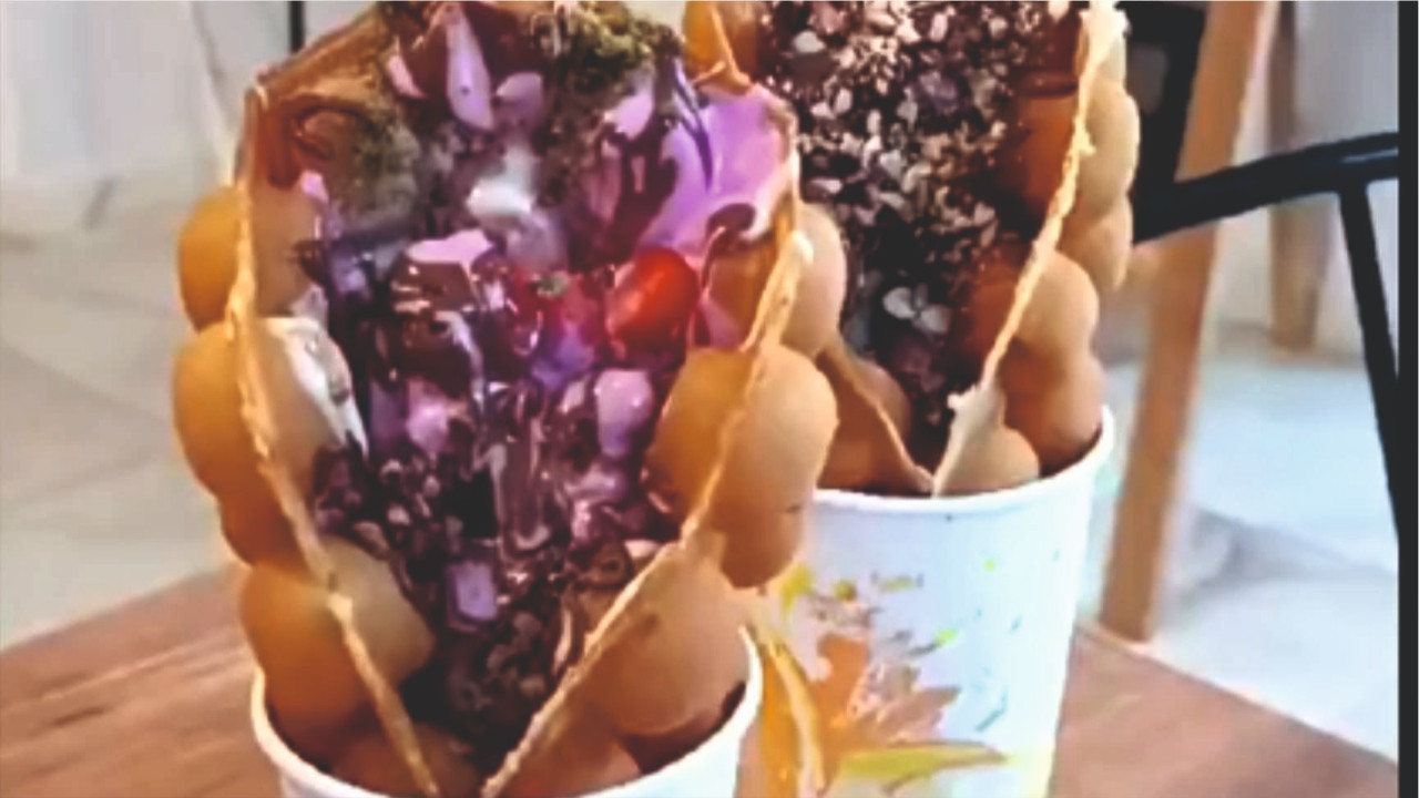 “Ayvalık’ta Bardakta Waffle Neden Bu Kadar Popüler Oldu?”