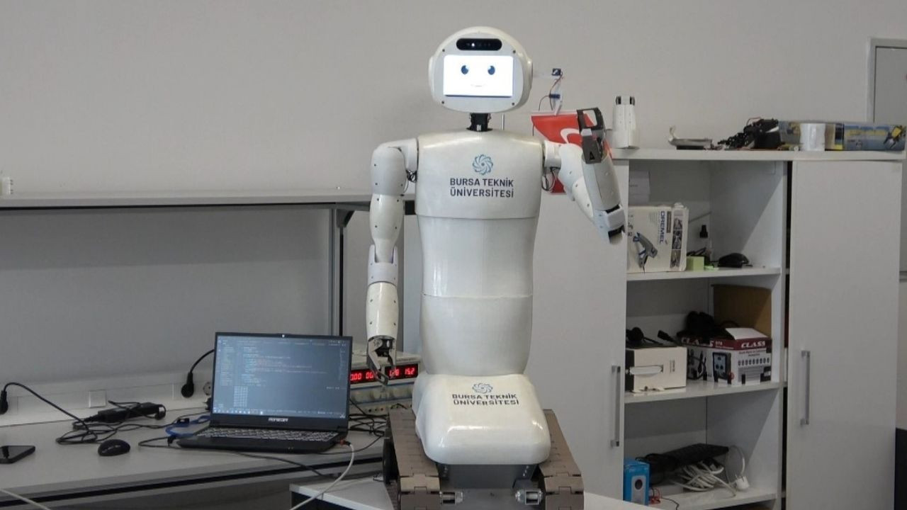 Türk Üniversitelerinde Bir İlk: Yapay Zekâ Destekli İnsansı Robot