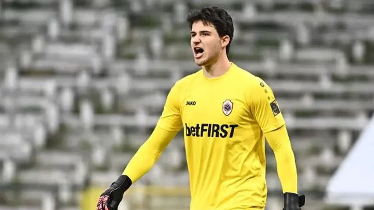 Galatasaray, Genç Kaleci Senne Lammens İçin Manchester United'la Yarışıyor