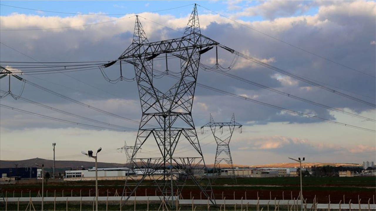 Türkiye Elektrikte Zirveye Çıktı: Bakan Bayraktar Duyurdu