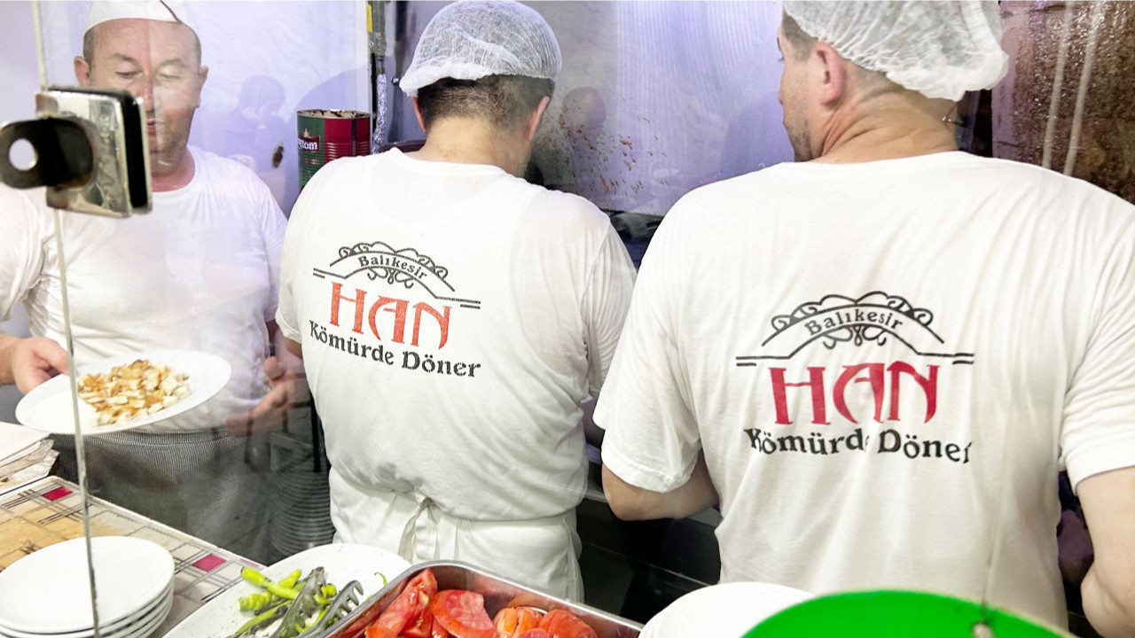 “Kömürde Döner Balıkesir’de: Han Döner Tadını Yaşatan Lezzet”