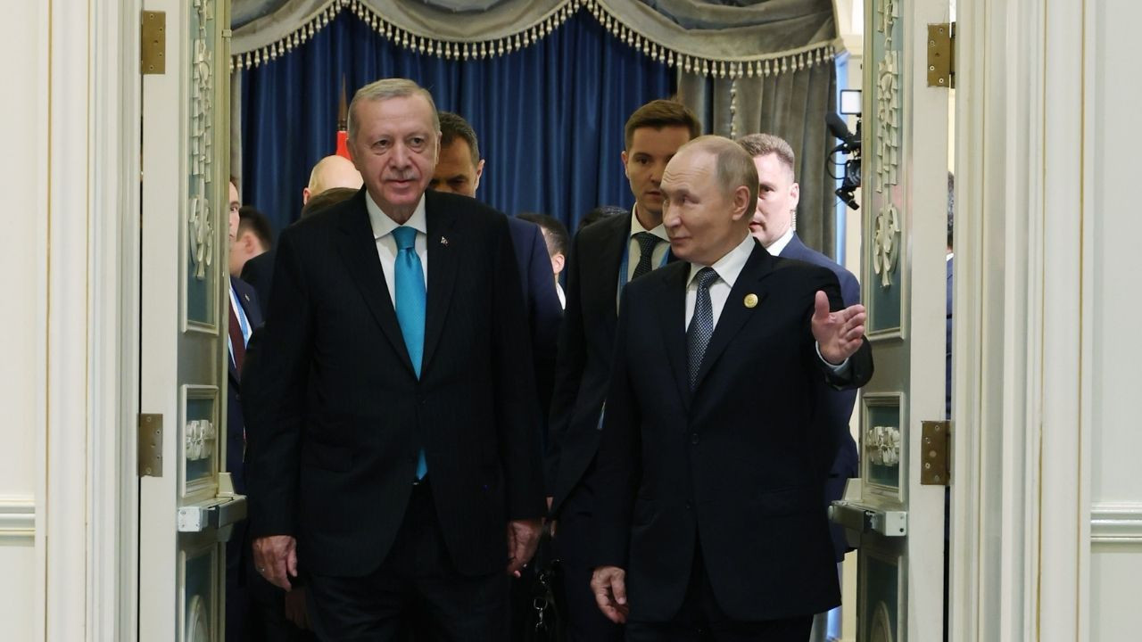 Cumhurbaşkanı Erdoğan Şanghay Zirvesi için Çin'de: Putin'e Türkiye Daveti