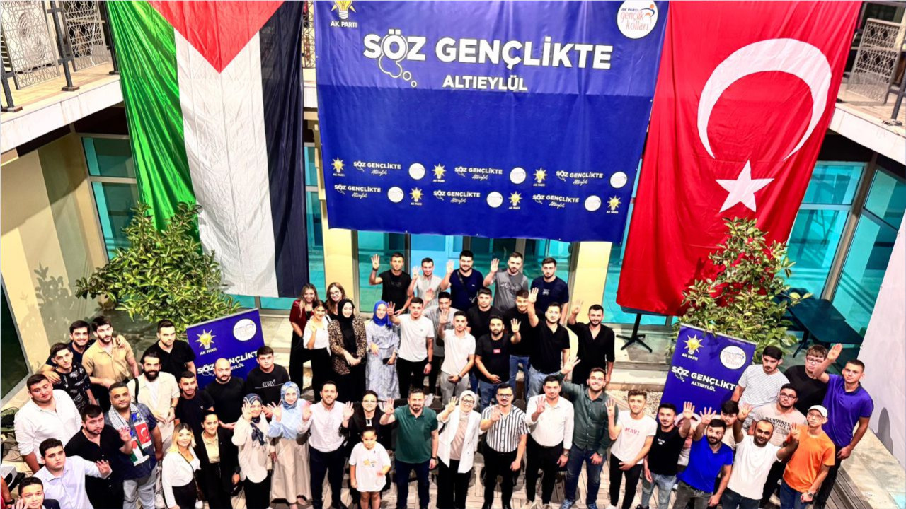 “Söz Gençlikte” Programı Balıkesir’de İlgi Gördü