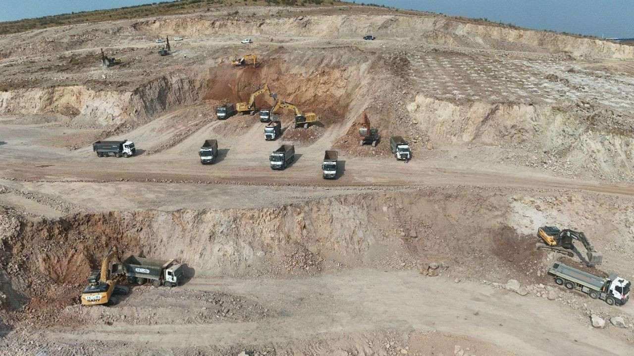 Gönen sera OSB'de 5 üst düzey yetkili sahada