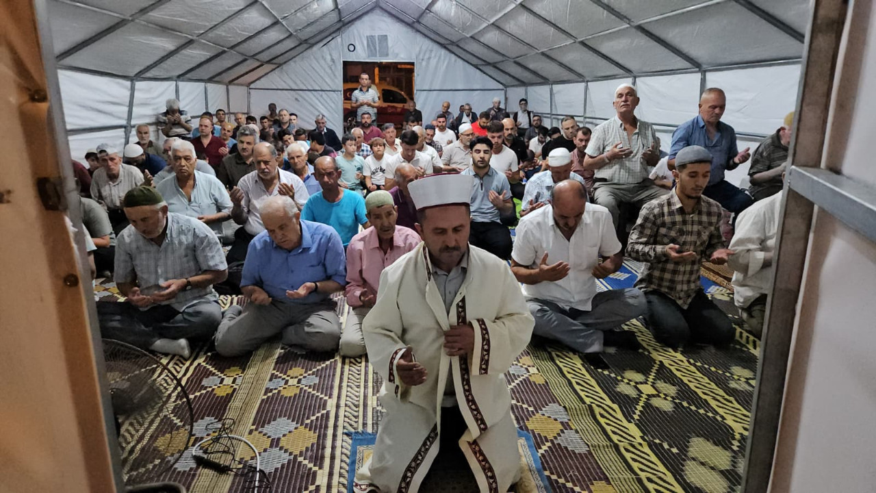 Balıkesir'de Mevlit Kandili Dualarla İdrak Edildi