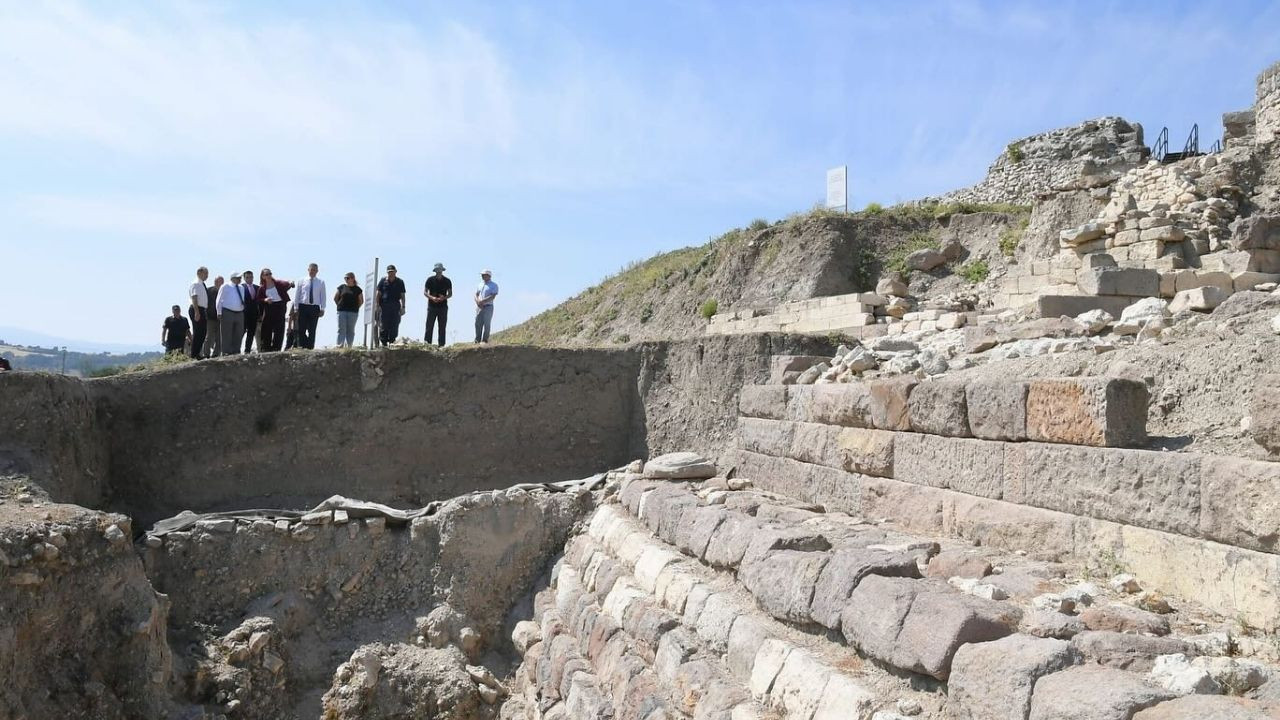 Vali Ustaoğlu, Daskyleion Antik Kenti'nde İncelemelerde Bulundu