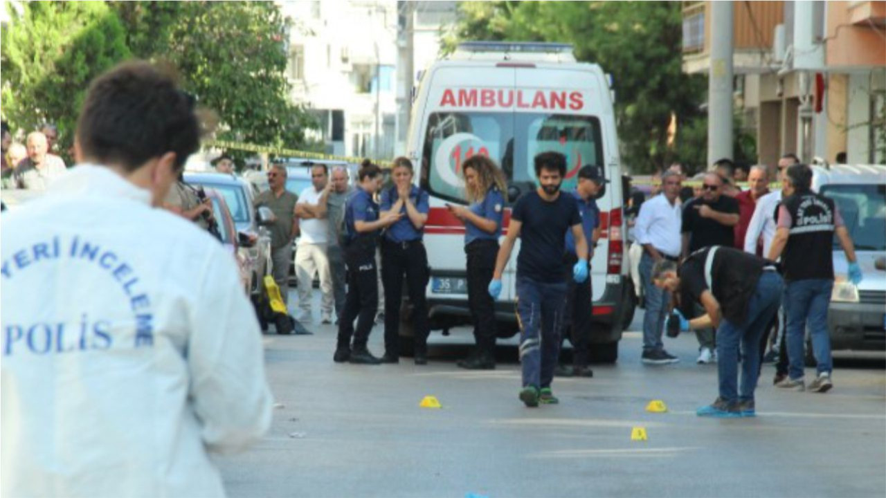Saldırının olduğu sokak Türk bayraklarıyla donatıldı