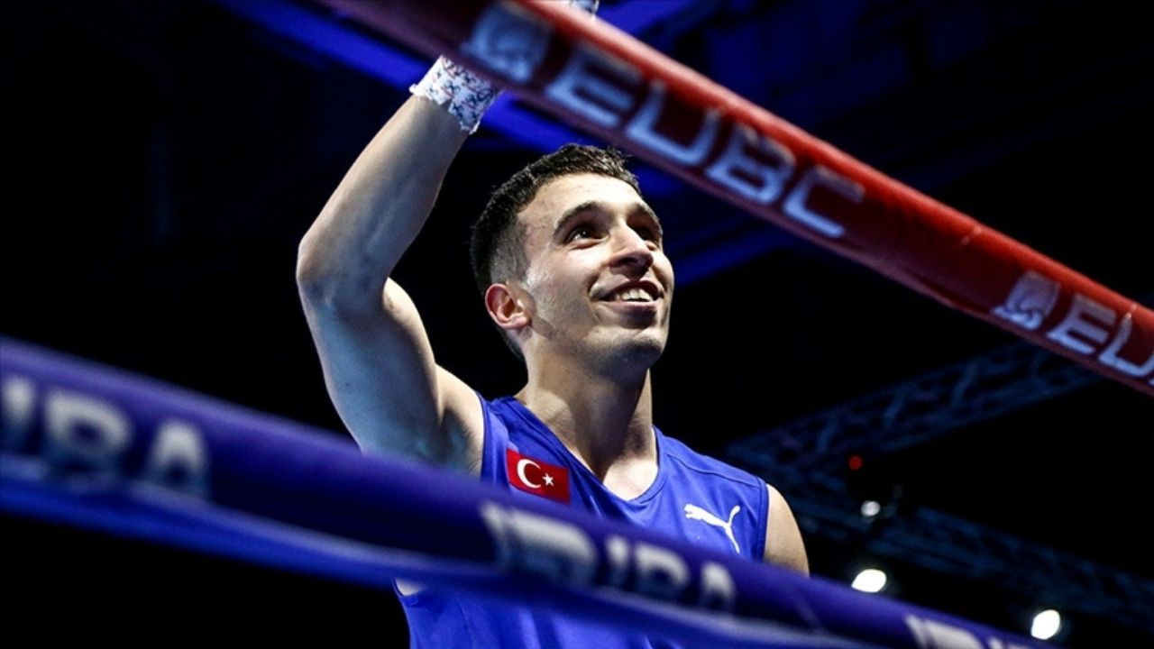 Dünya Boks Şampiyonası'nda Samet Gümüş Çeyrek Final, Büşra Işıldar Yarı Finalde!