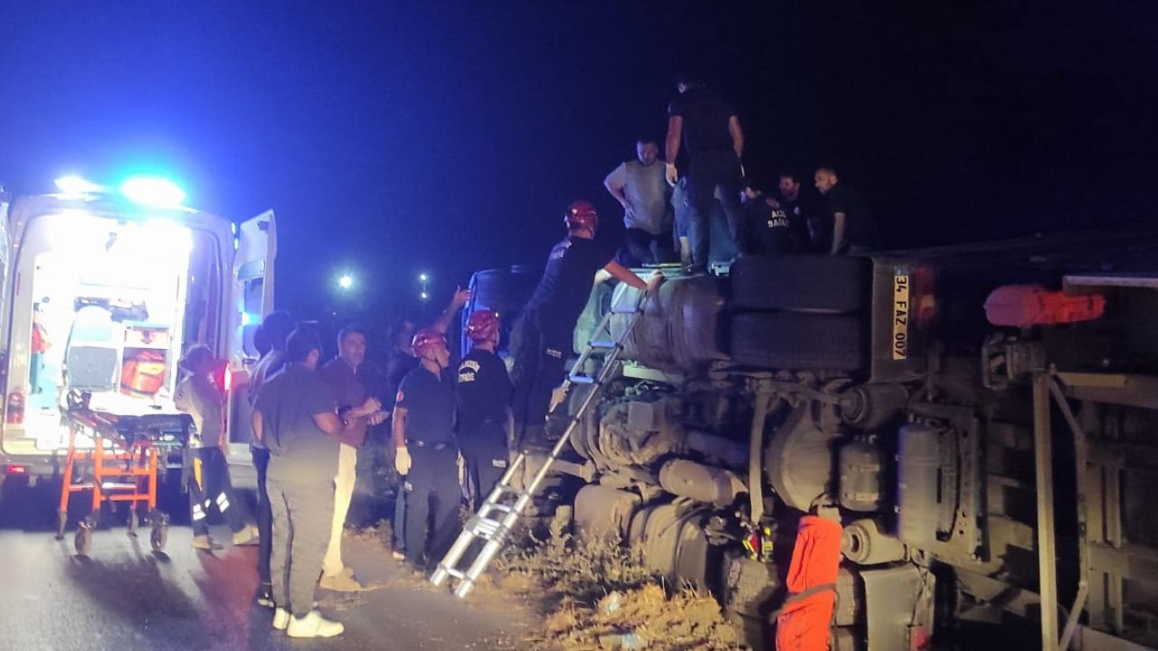 Balıkesir’de Devrilen Tır Sürücüye Kabus Yaşattı