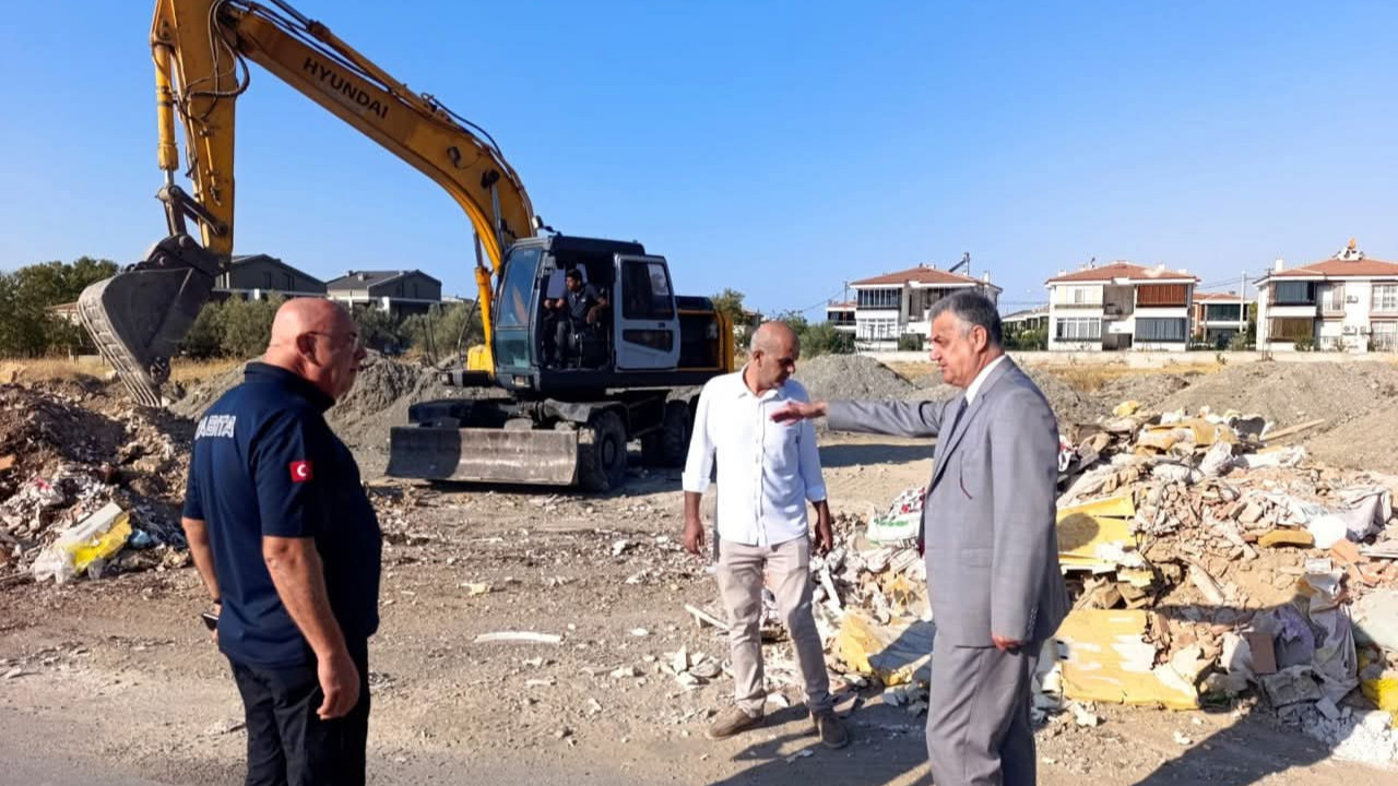 Altınoluk’ta İzinsiz Dökülen Molozlar Temizlendi
