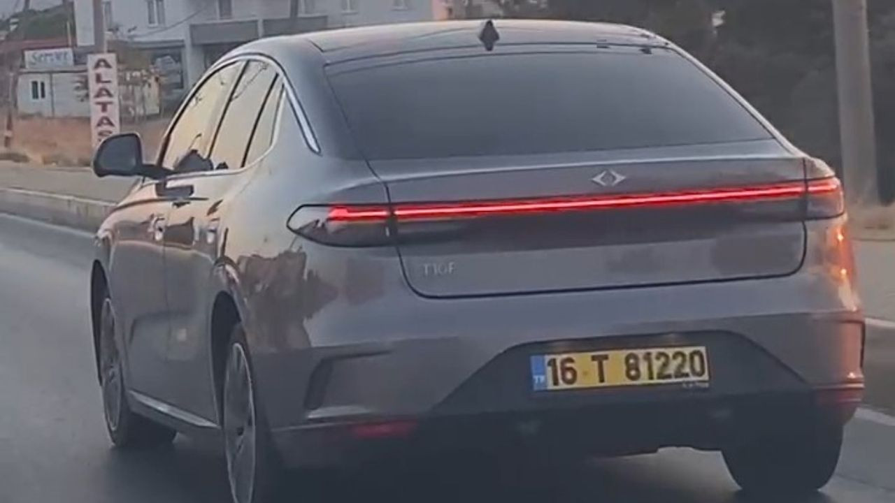 TOGG’un yeni sedan modeli T10F Ayvalık’ta seyir halinde görüntülendi