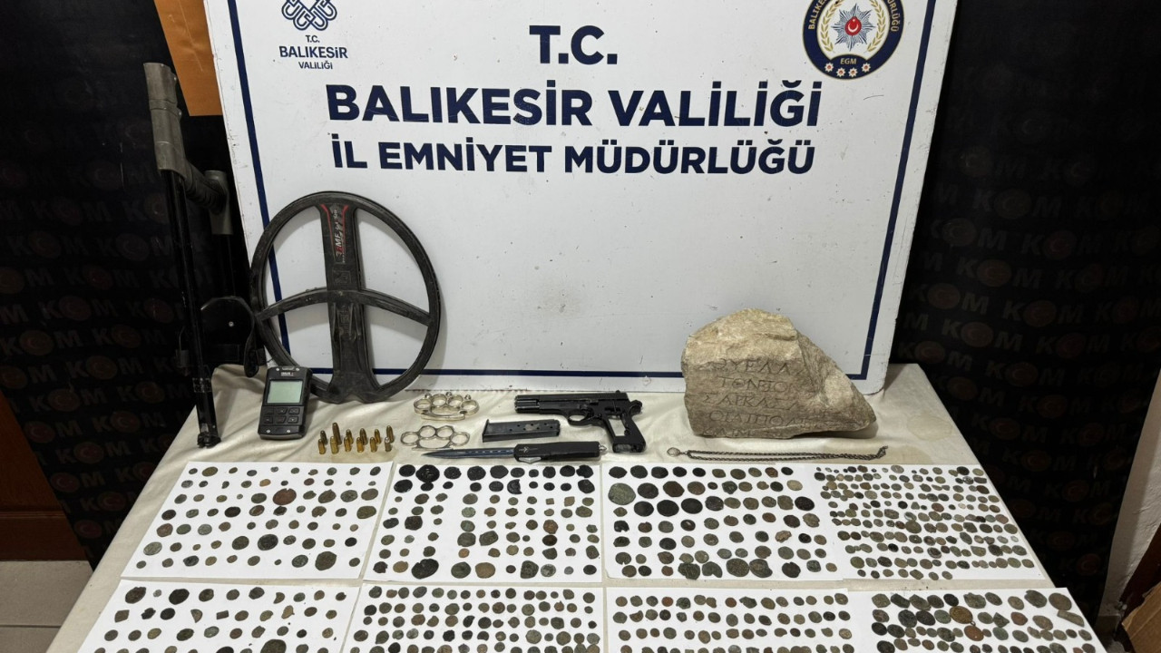 Bandırma'da Tabanca ve Tarihi Eserler Ele Geçti