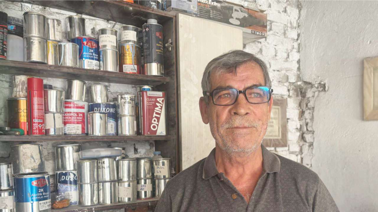 Sanayinin En Yaşlısıyım Dedi: Toplu İğneye İşaret Etti