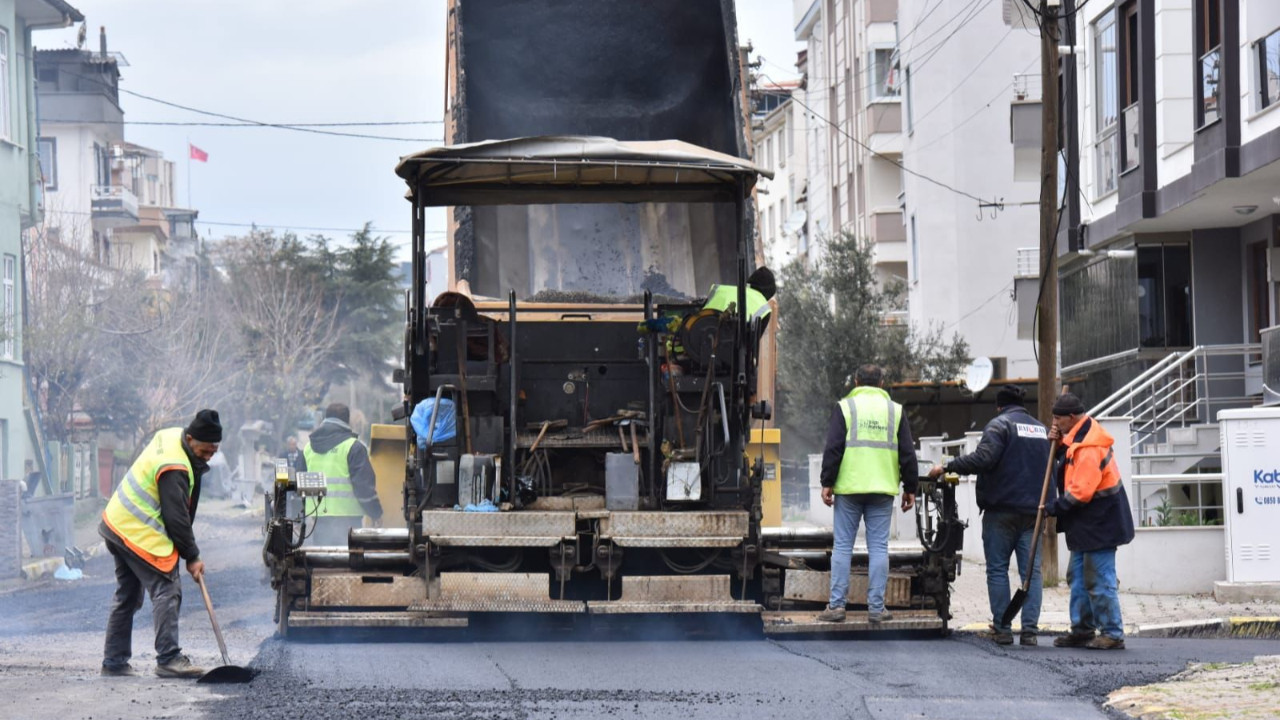 Altıeylül Kırsal ve merkezde yolları yeniliyor