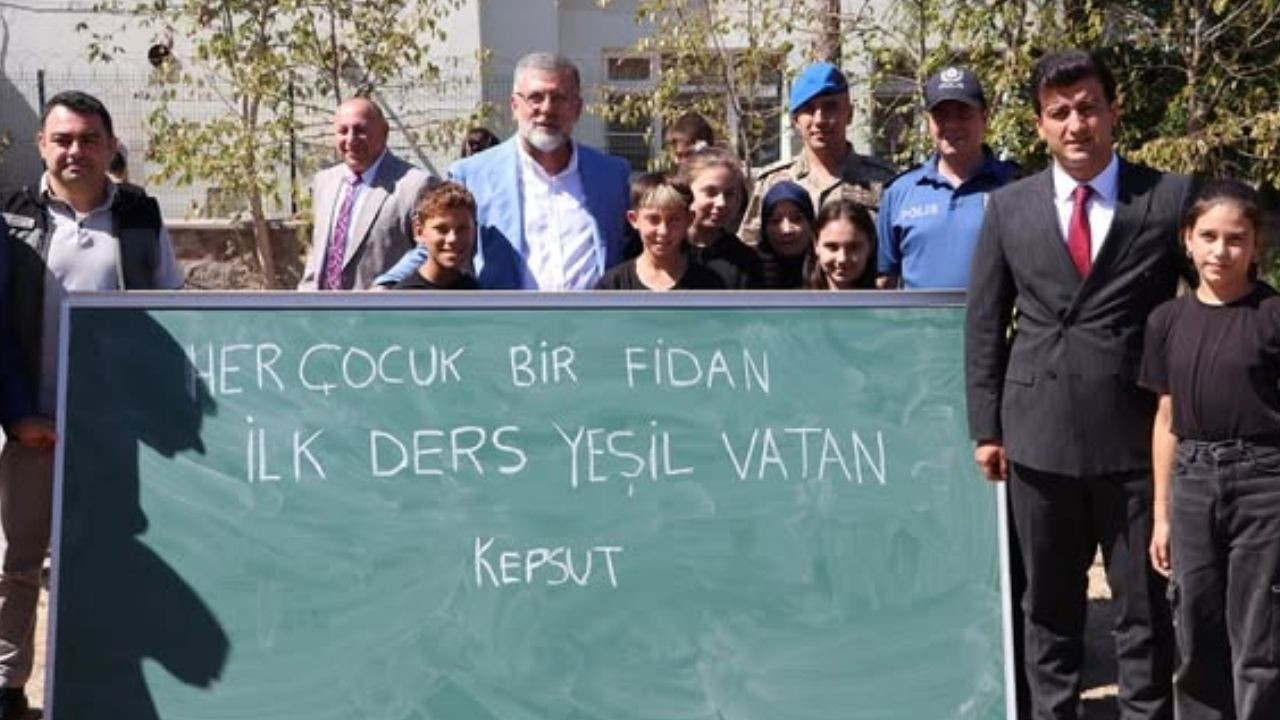 Fidan Dikme Töreni mi? Yeşil Bir Geleceğin Başlangıcı mı?