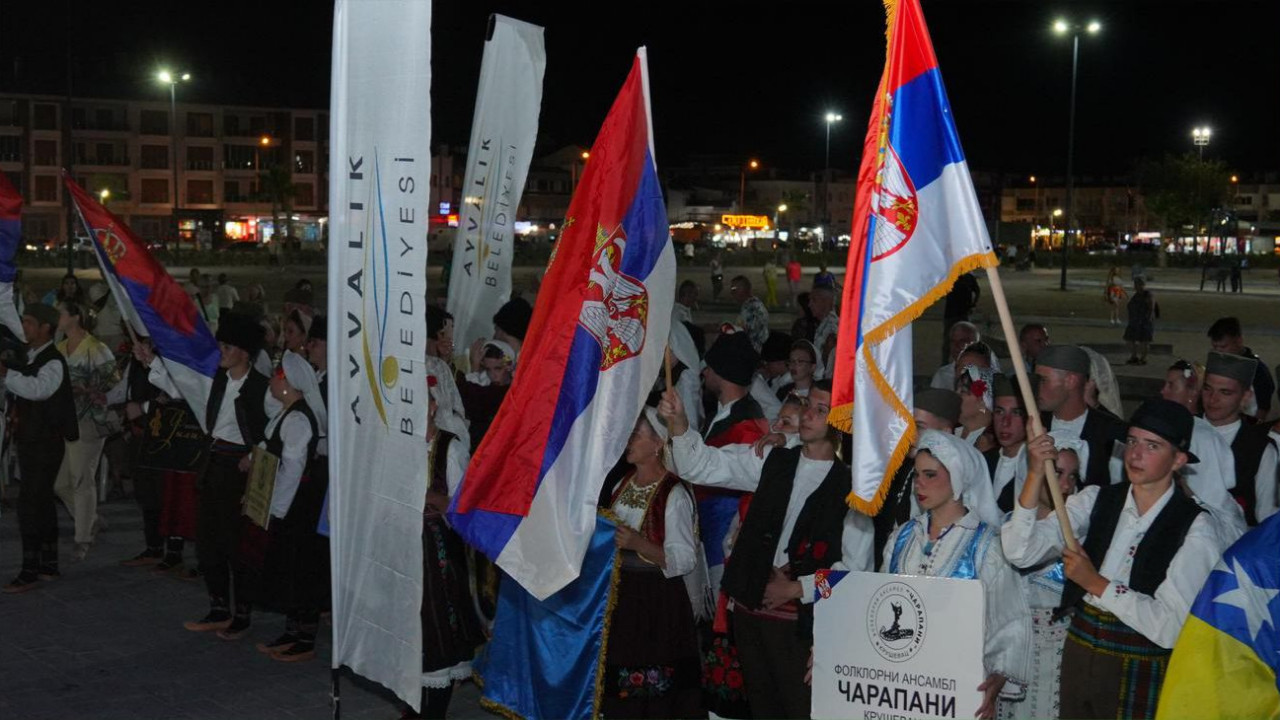 6 ülkeden, 17 halk dansları ekibi ve 700 dansçı Ayvalık'ta