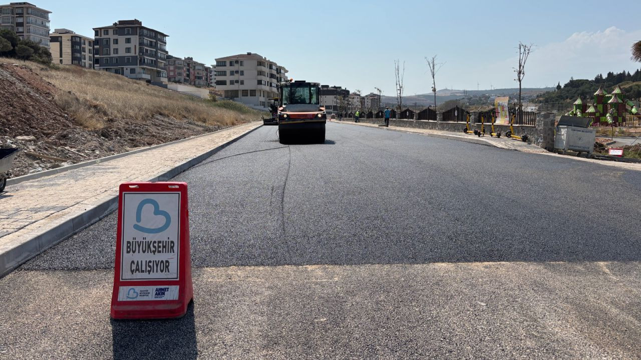 Büyükşehir, yıllardır hizmet bekleyen yolları asfaltla buluşturuyor