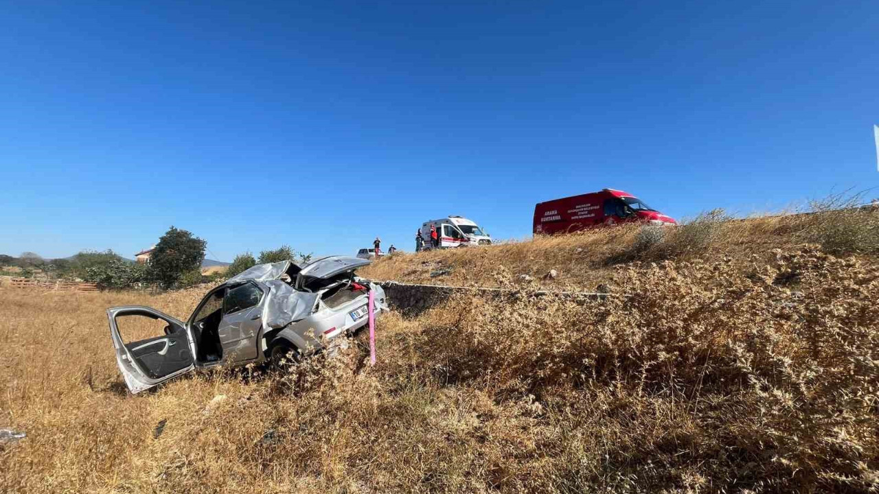 Balıkesir’de otomobil tarlaya uçtu; 2 yaralı