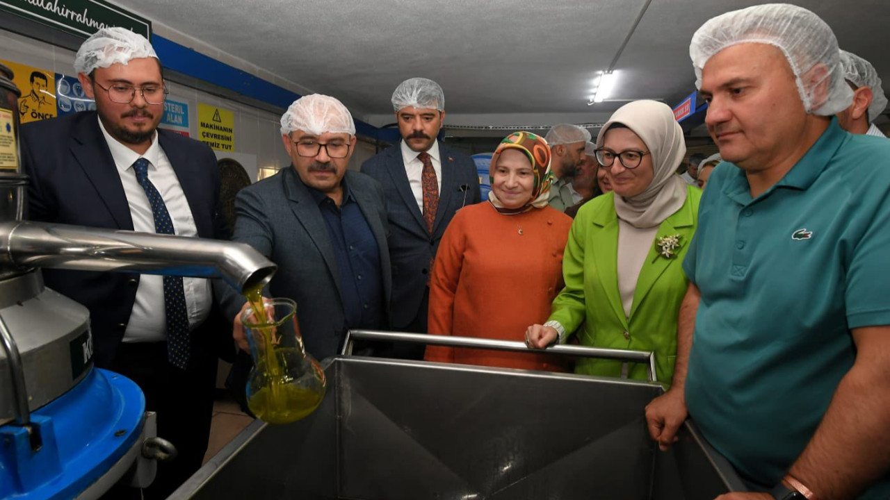 Balıkesir Ayvalık’ta Yılın İlk Zeytinyağı Sıkıldı