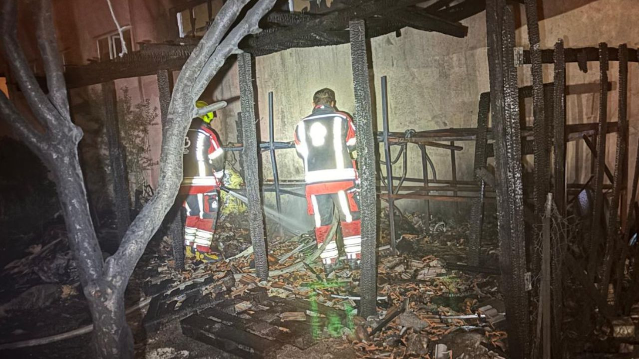 Bigadiç’te Depo Yangını: Alevler 4 Katlı Binaya Sıçramadan Söndürüldü
