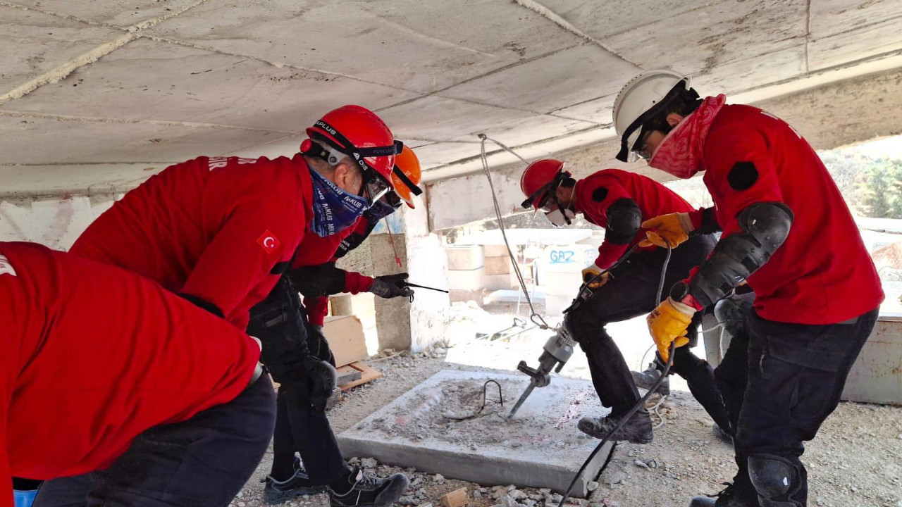 Balıkesir’de Öğretmenler Depreme Hazır: Arama-Kurtarma Tatbikatı!