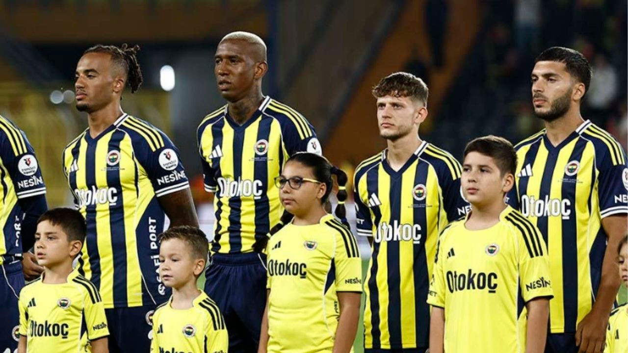 Fenerbahçeli Miniklere Sahada Yürüyüş Fırsatı