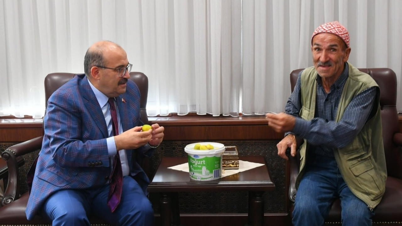 Köylüden Vali Ustaoğlu’na Duygulandıran Hediye: Dalından İncir