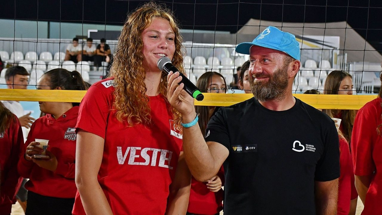 Ayvalık Sarımsaklı'da Plaj Voleybolu Dünya Turu Başladı
