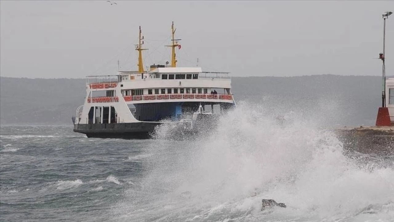 Balıkesir'de Olumsuz Hava Nedeniyle Feribot Seferleri İptal