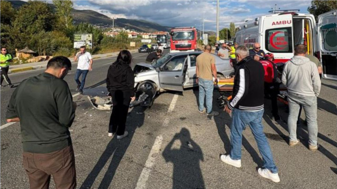 Edremit’te Feci Kaza: 2 Yaralı Hastaneye Kaldırıldı