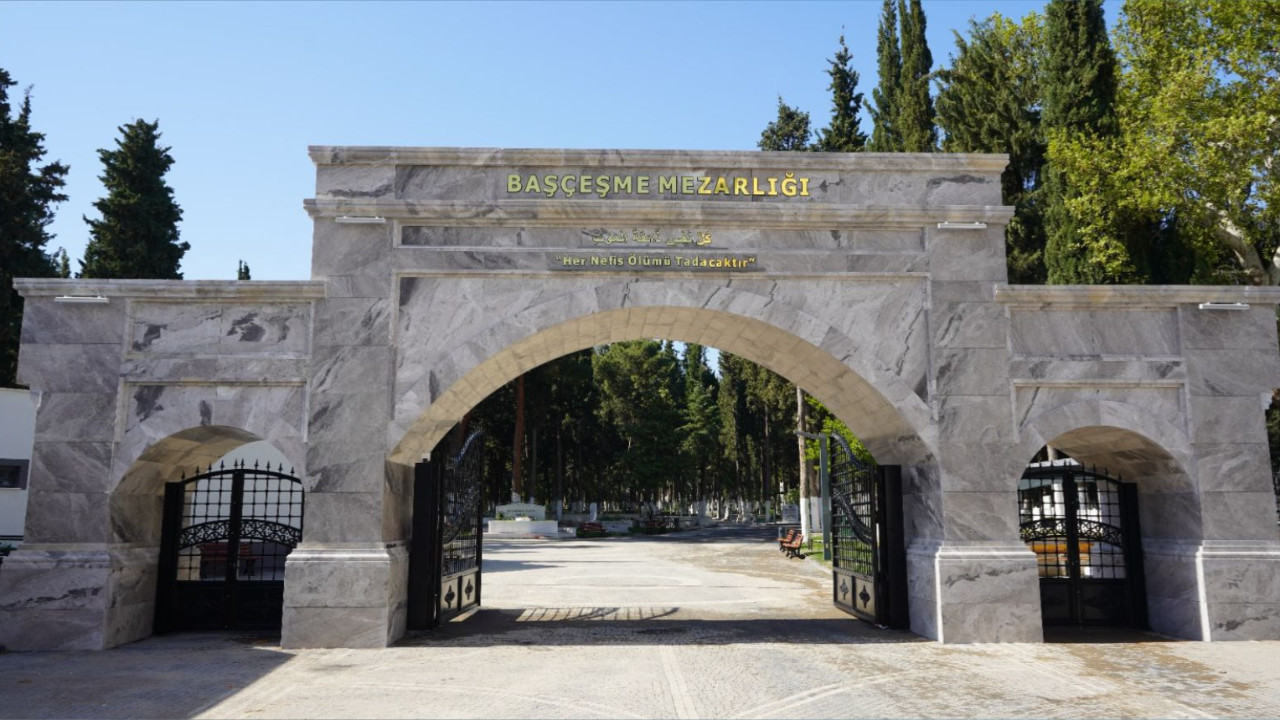 Mezarlıklara Neden Selvi Dikilir?