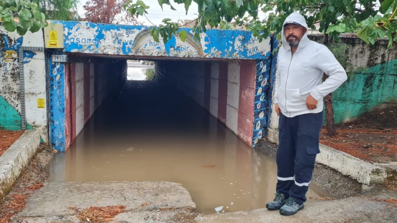 Edremit’te Sağanak Yağış Hayatı Felç Etti