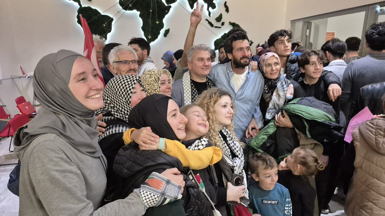 Canbey Balıkesirli Aktivistleri Karşıladı: Gözyaşlarını Tutamadı