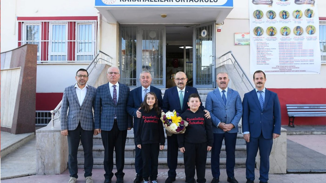 Vali Ustaoğlu’ndan Karesi Karahallılar Ortaokuluna Ziyaret