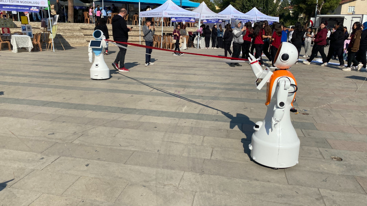 Robotlar Zeybek Oynadı!