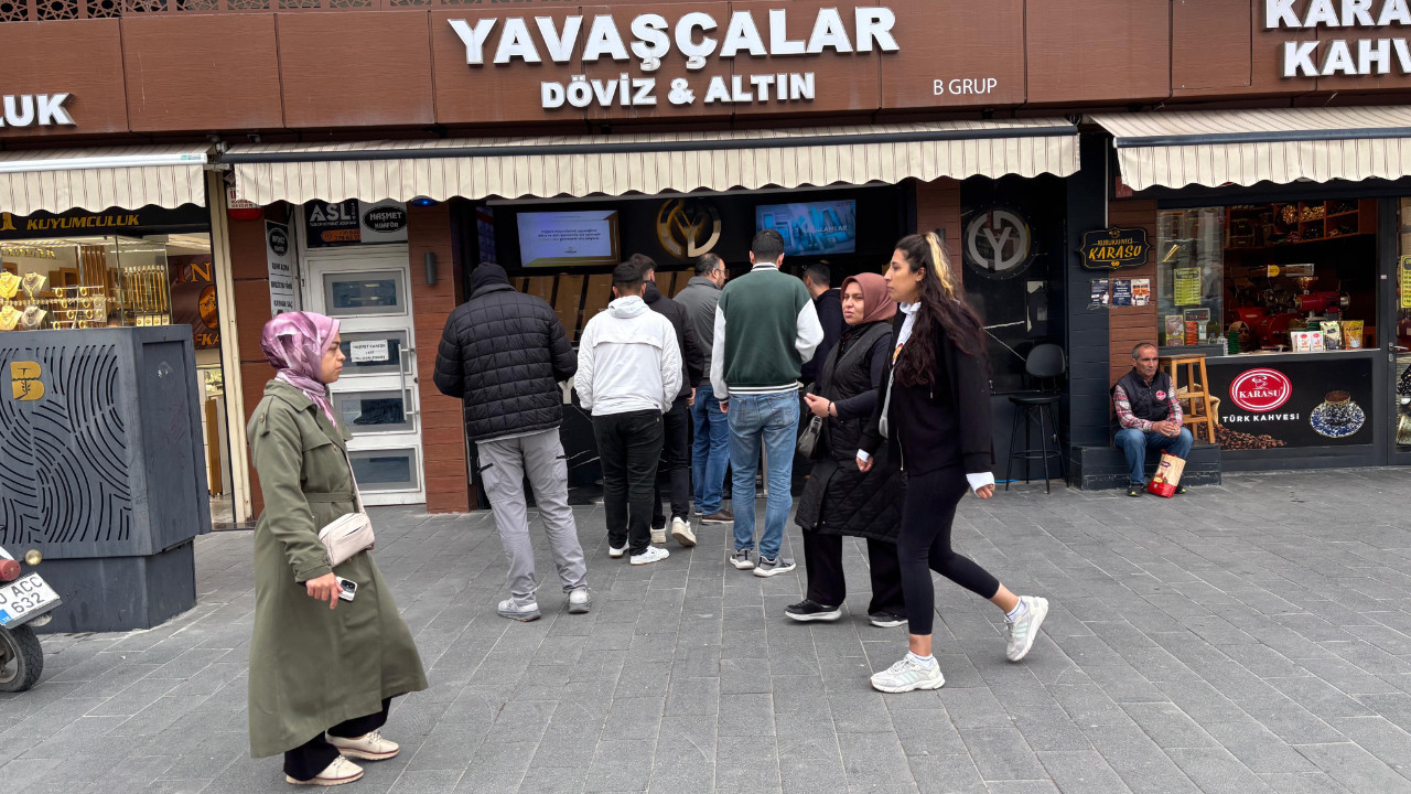 Balıkesir’de Döviz Hareketliliği: Yavaşçalar Döviz Önünde Uzun Kuyruklar Oluştu!