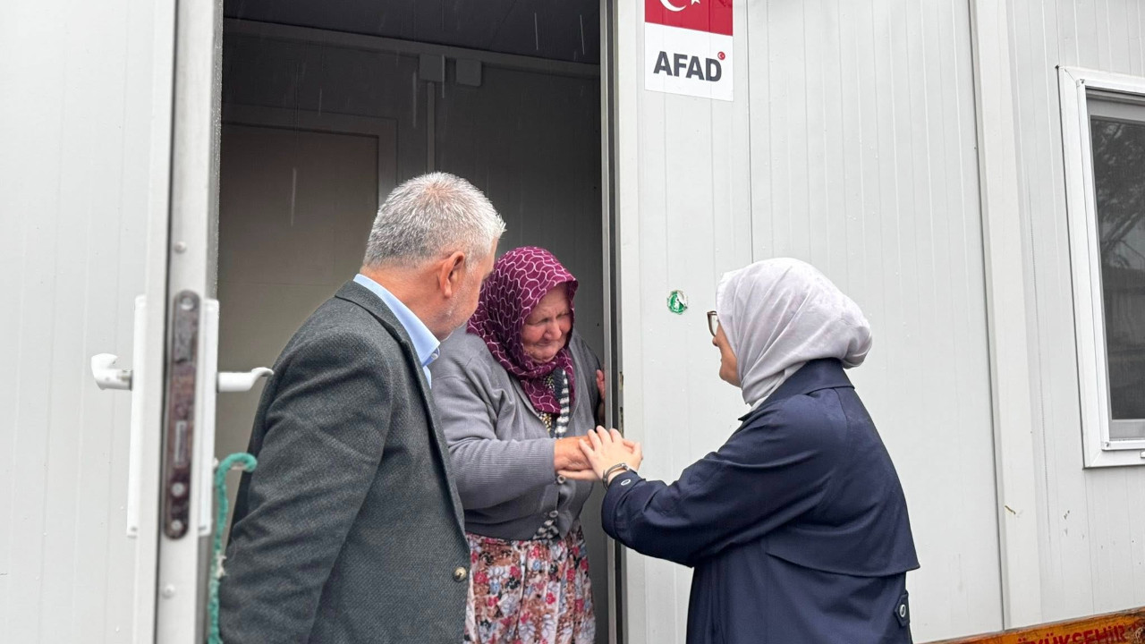 Belgin Uygur'dan Depremzede Cemile Teyze'ye Duygusal Ziyaret