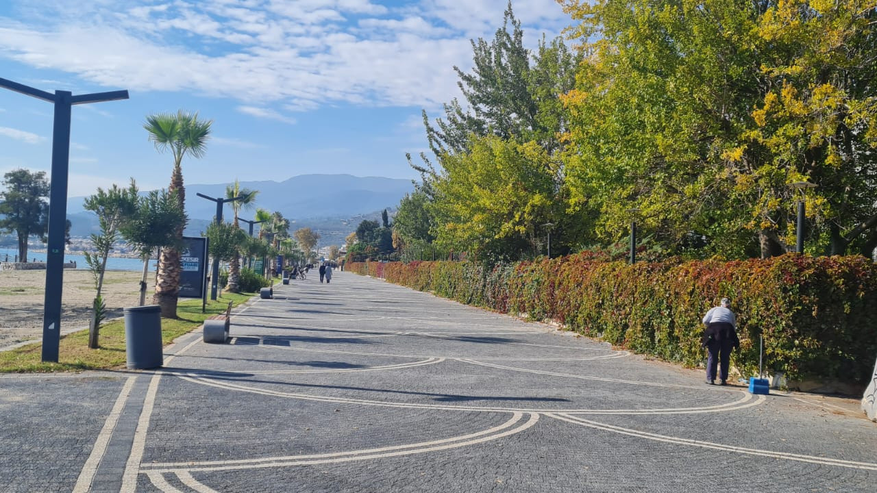 Güre'de Sahiller Boşaldı, Termal Oteller Doldu