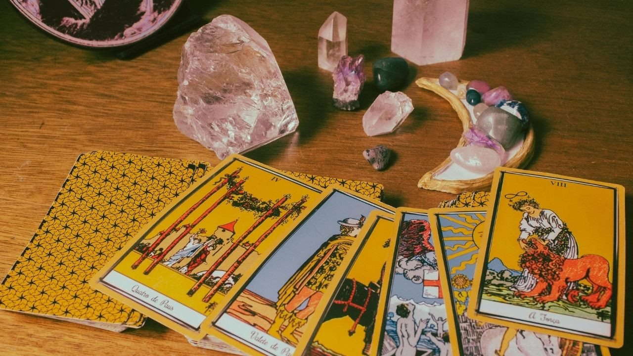 24 Kasım Akşamı Gökyüzü Rehberi: Duygusal Enerjinizi Dengeleyin