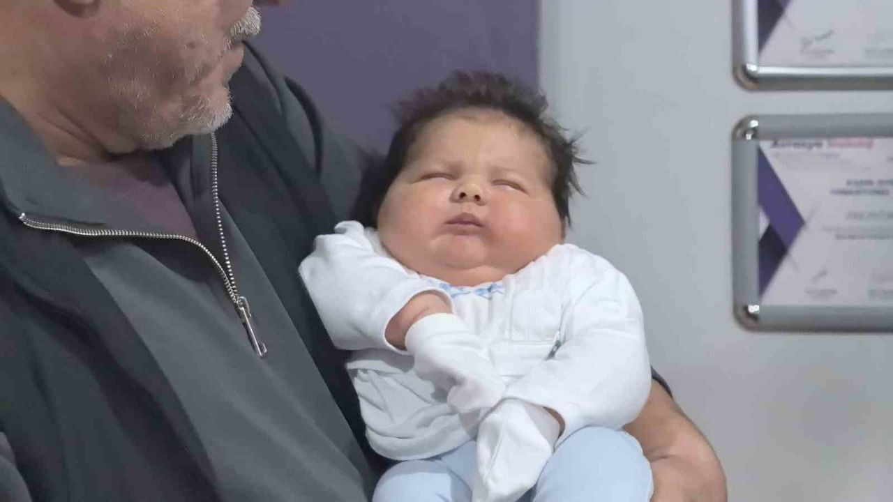 Türkiye'nin En Kilolu ve En Uzun Doğan Bebeği Balıkesir'in Komşusunda Dünyaya Geldi