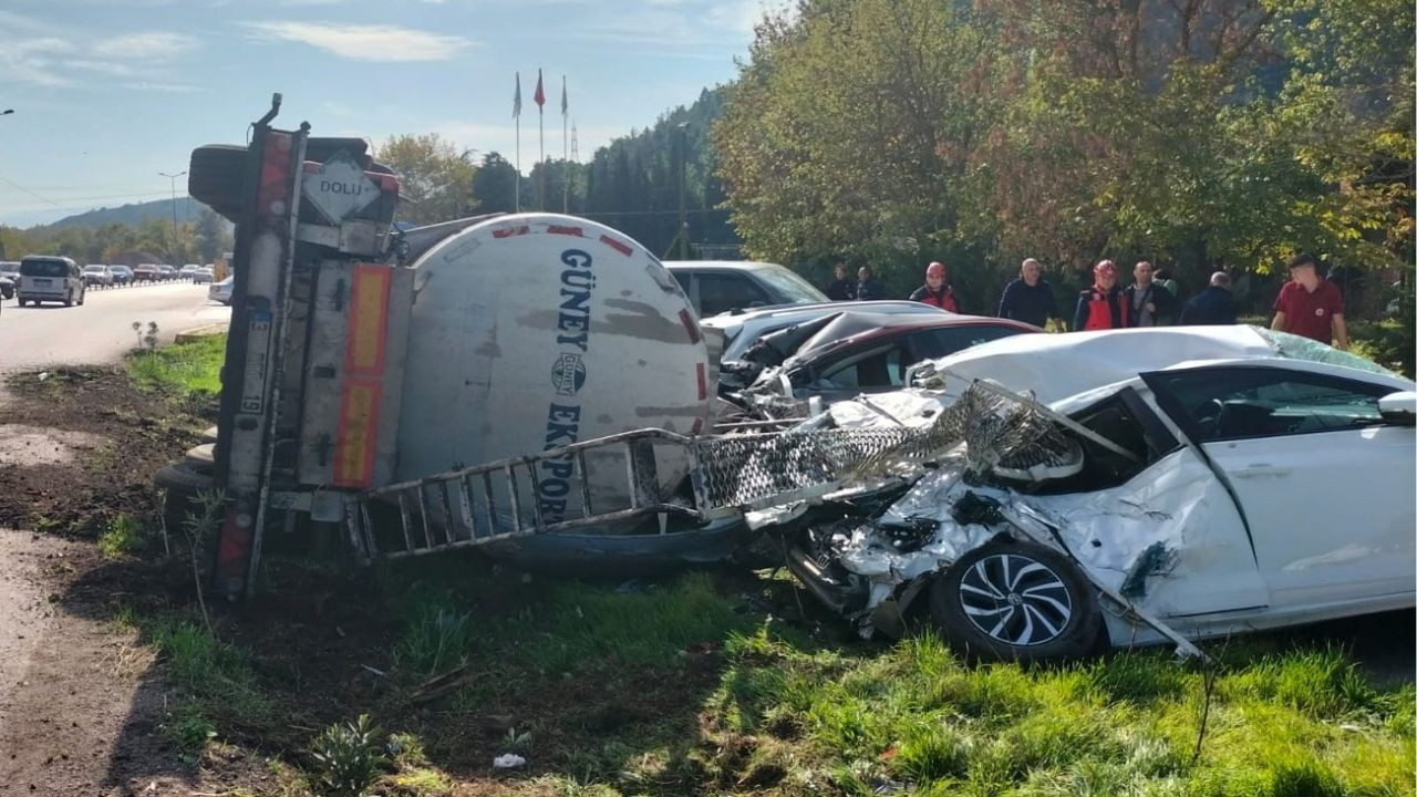 Balıkesir Susurluk Yolunda Tanker Devrildi! 7 Araç Hasar Gördü