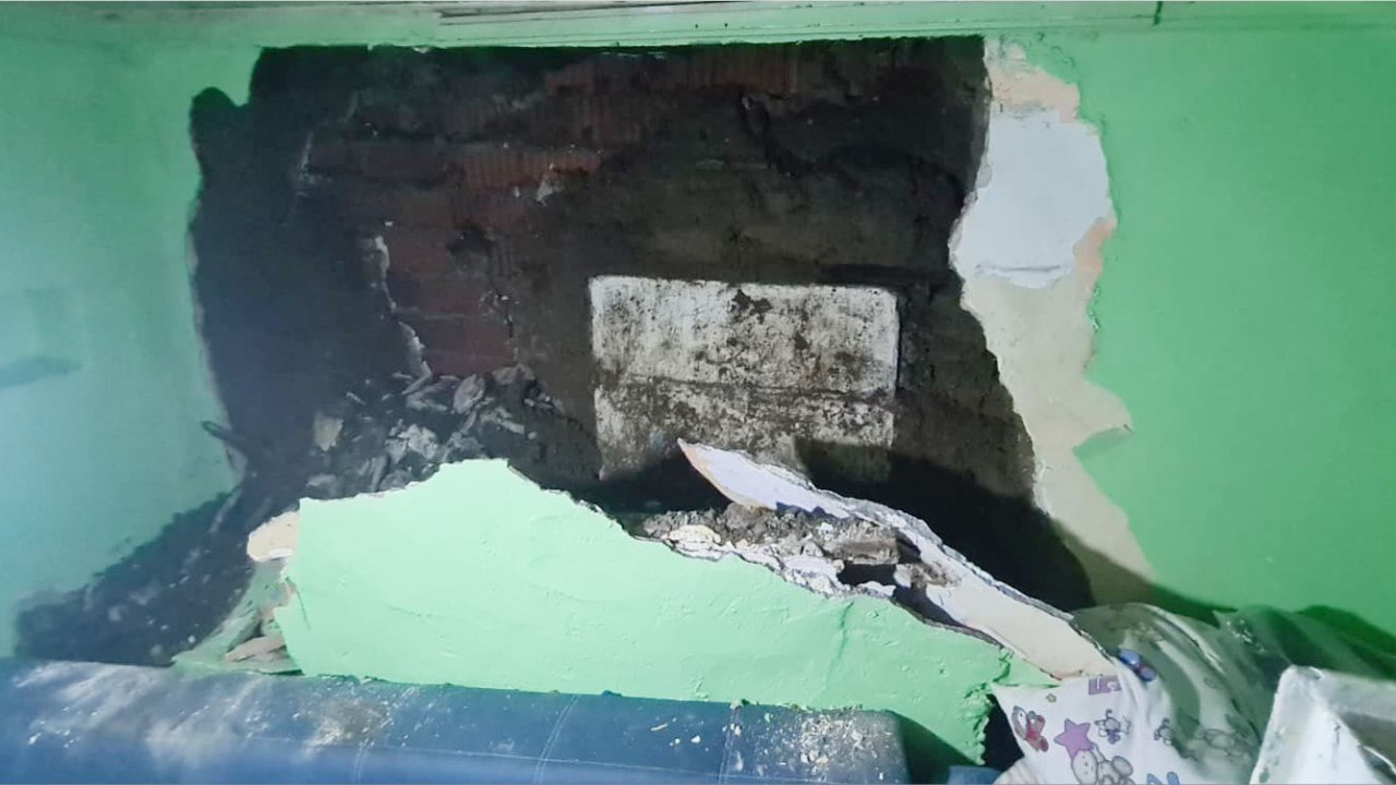Balıkesir Edremit’te korkutan anlar: Duvar yıkıldı, can kaybı yok