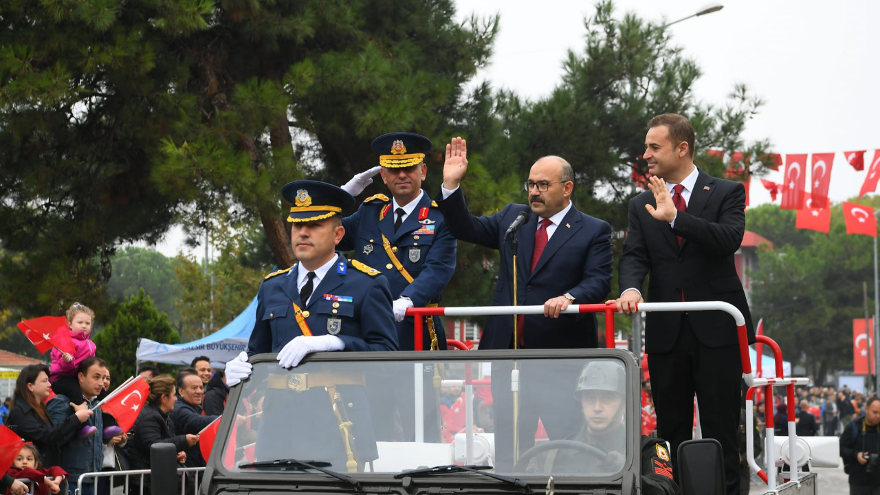 Balıkesir’de 29 Ekim Coşkusu! Cumhuriyet’in 102. Yılı Törenlerle Kutlandı