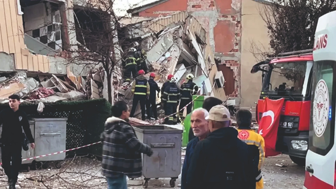 Gebze’de 5 Katlı Bina Çöktü! Enkaz Altında Kalanlar Var